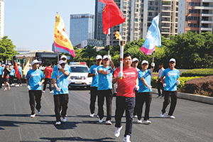 1586594277271895.jpg 賴運宏董事長代表文明企業(yè)參加“2019全城行動傳遞文明火炬”活動.jpg